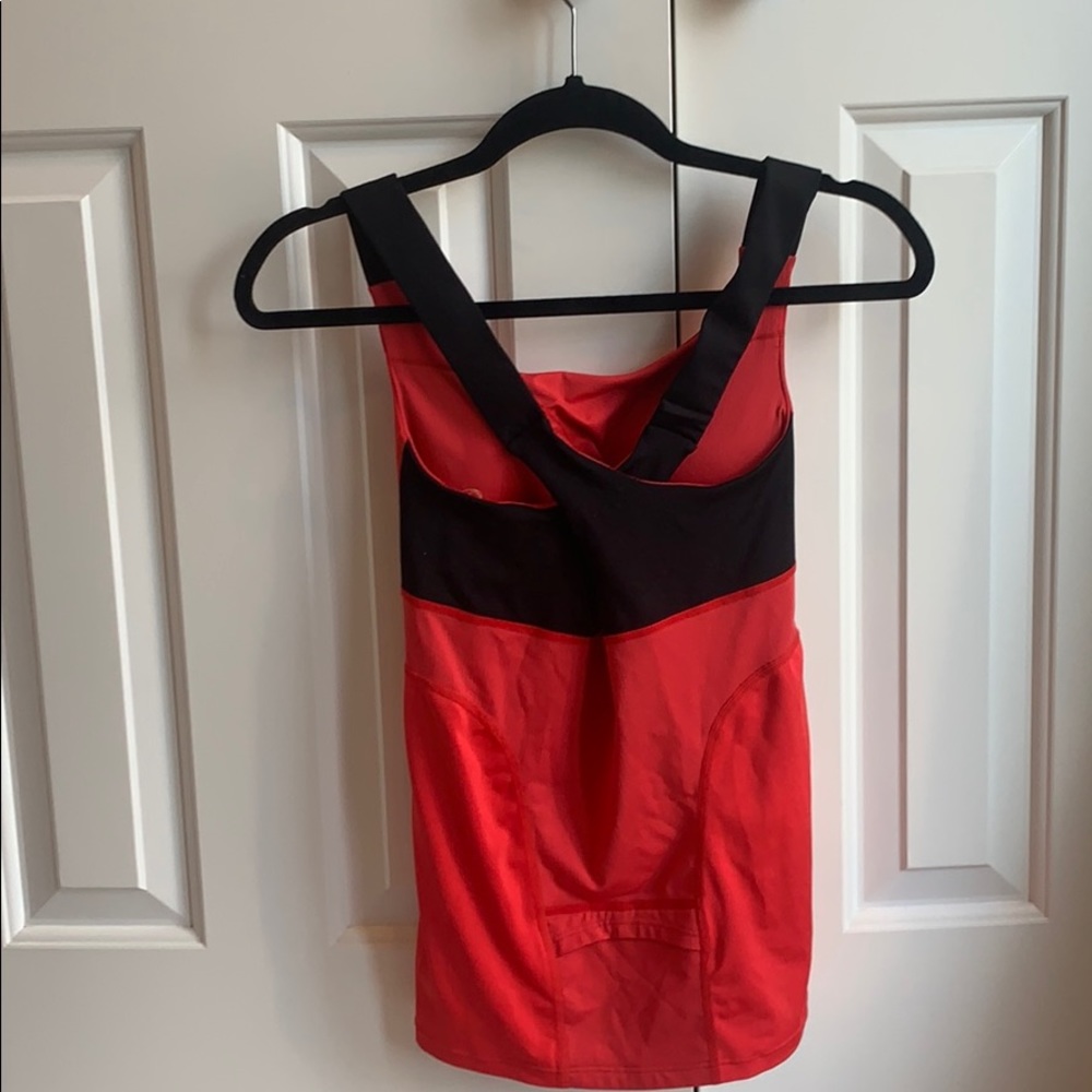 Red workout too - Picture 2 of 2